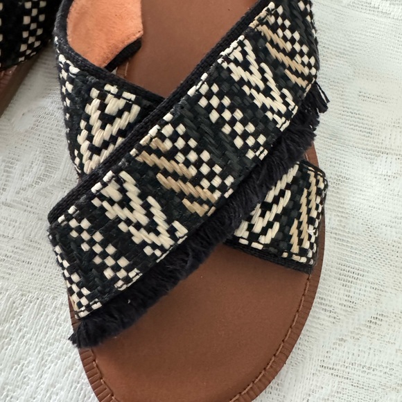 NEW TOMS Viv Black Tribal
Canvas > Crossover Slide Sandal - Picture 3 of 5